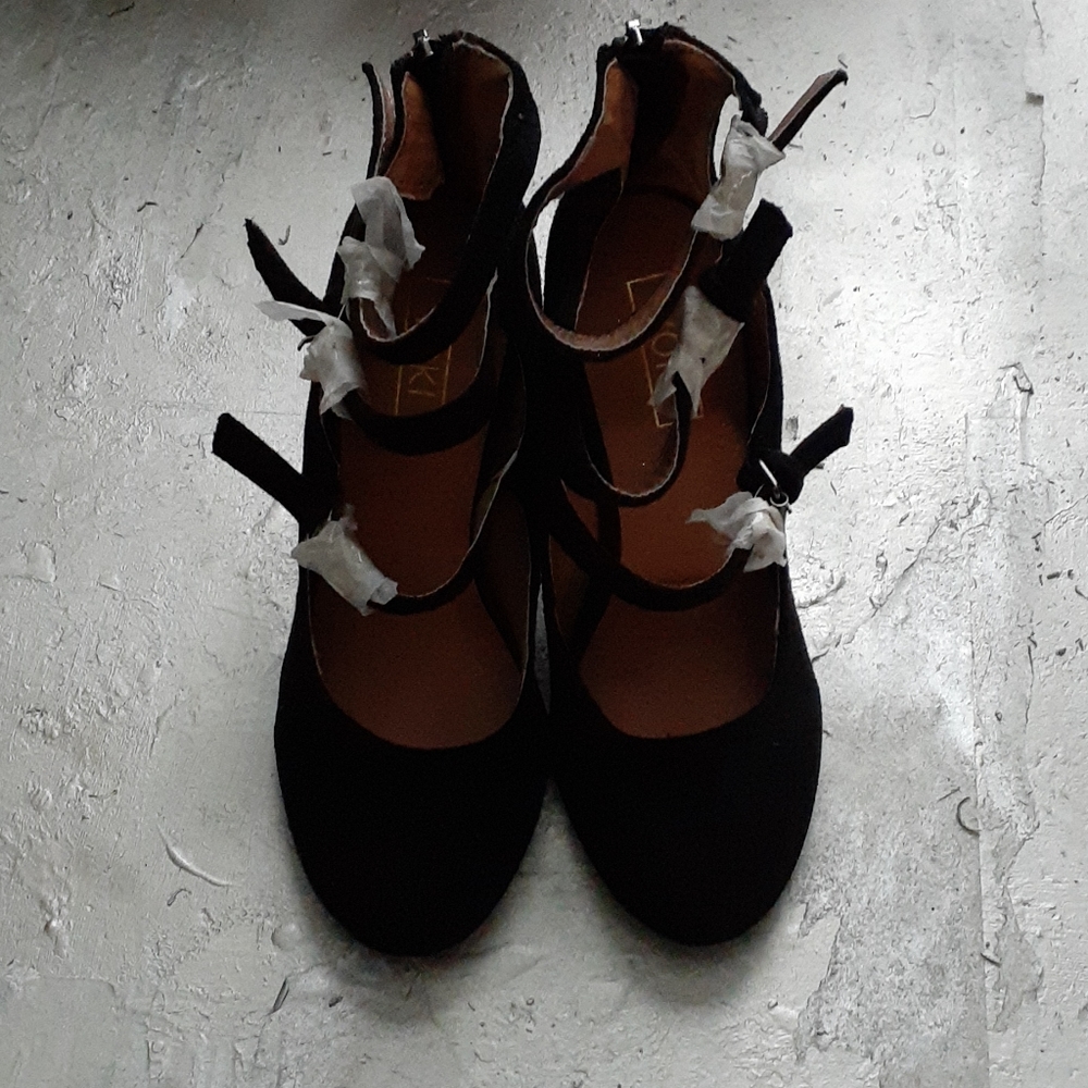 Yoki, Size 8, Black Platform Heels